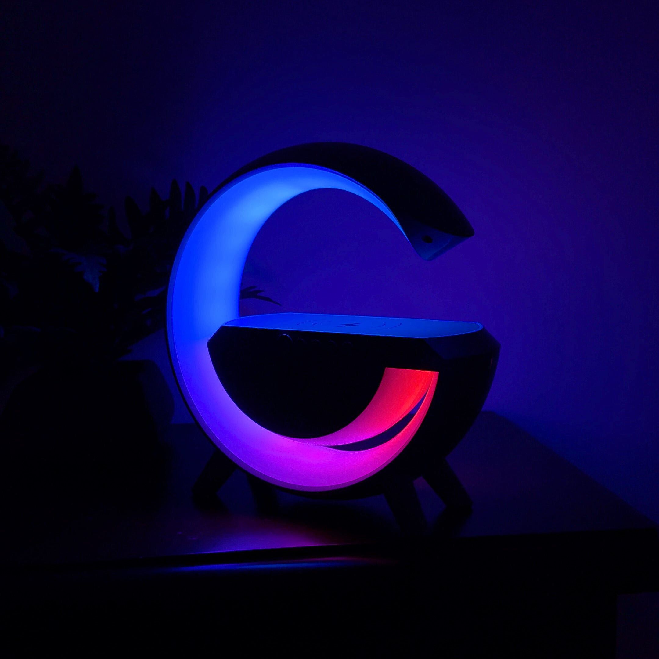 Lampă 3 în 1 cu încărcare wireless și boxă Bluetooth