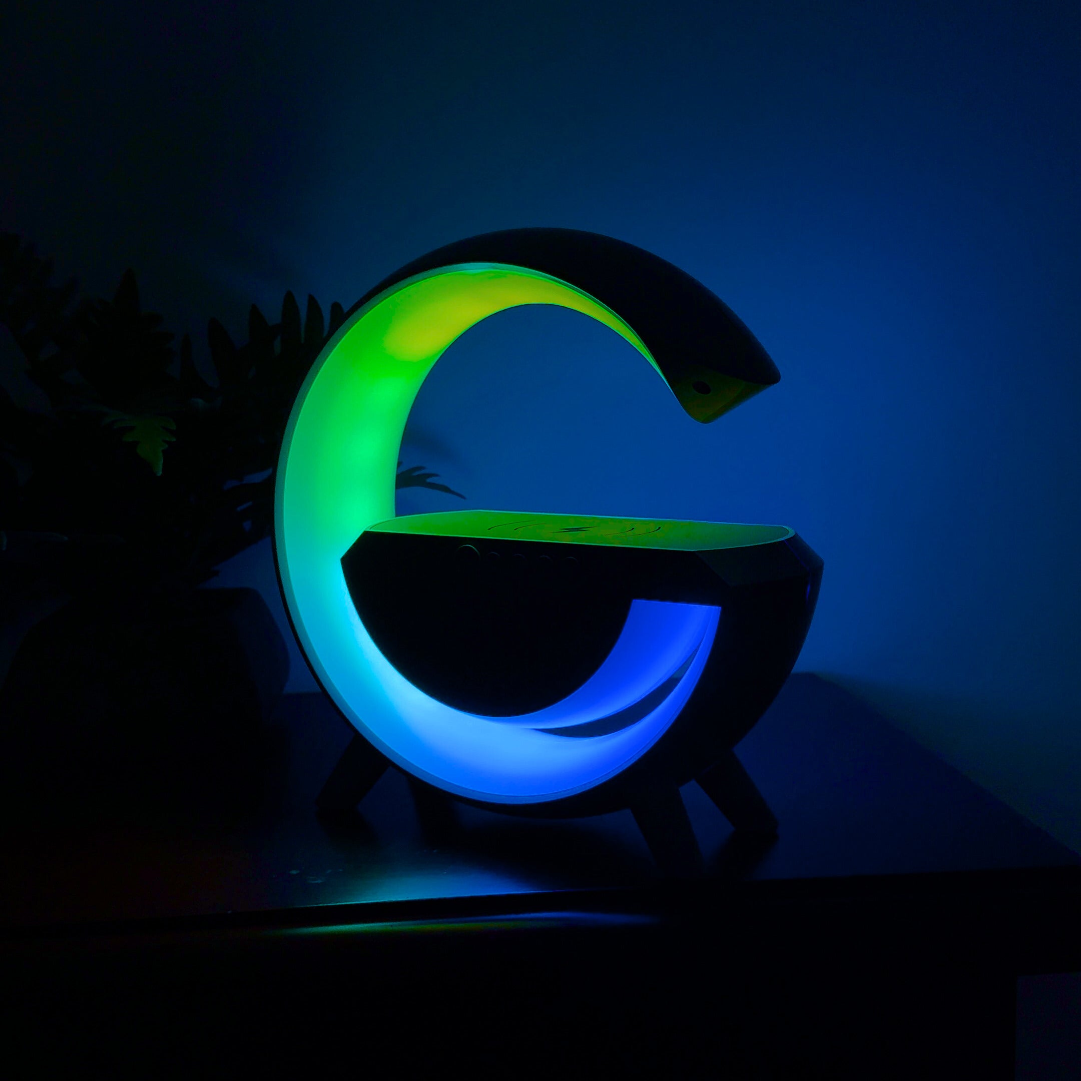 Lampă 3 în 1 cu încărcare wireless și boxă Bluetooth